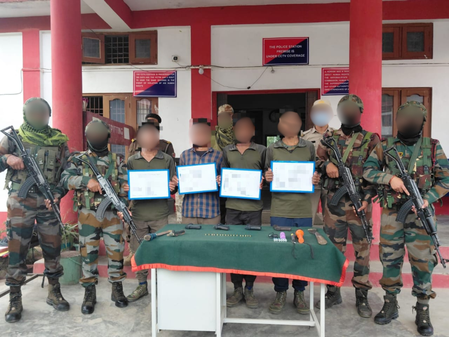 अरुणाचल प्रदेश: उल्फा-I के चार कैडरों ने असम राइफल्स के सामने सरेंडर किया, हथियार सौंपे