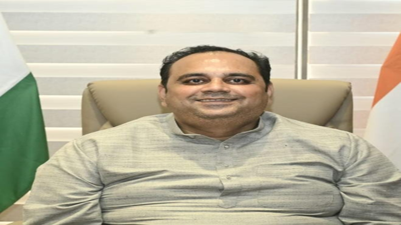 केंद्र सरकार की योजना के तहत दिल्ली सरकार 2,800 एसी ई-बसें शामिल करेगी