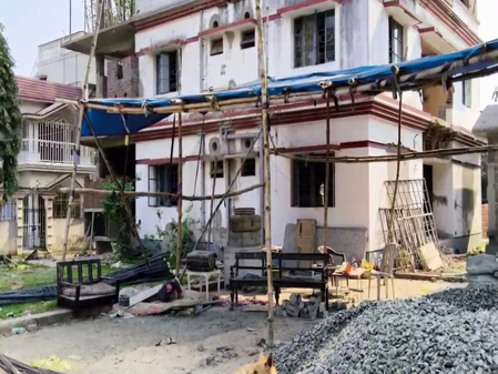 बीरभूम में तृणमूल नेता के होटल में पुलिस की छापेमारी, कच्चे बम बरामद