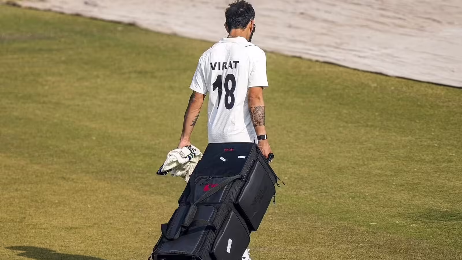 इंग्लैंड जाने को तैयार थे विराट कोहली, फिर ऐसी क्या बात हुई की लेना पडा सन्यास? कोच ने उठाए बडे सवाल