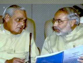 अटल बिहारी वाजपेयी के प्रति पीएम मोदी की गहरी श्रद्धा, मोदी स्टोरी ने साझा किया भावुक किस्सा