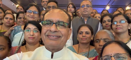 मुंबई में लखपति दीदियों से मिले शिवराज सिंह चौहान, बोले-बहनों से कनेक्शन भी दिल का, बातचीत भी दिल से