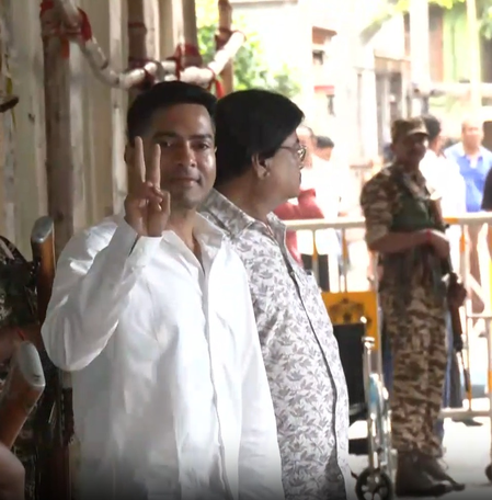 भवानीपुर में अभिषेक बनर्जी ने डाला वोट, कहा-भाजपा की रहती है पुरानी और खोखली भविष्यवाणी