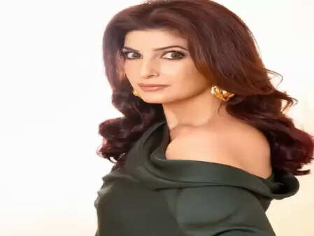 जब कैमरे की रोशनी से शब्दों की दुनिया तक पहुंचीं ट्विंकल खन्ना, फिल्मों से किनारे होने का कभी नहीं किया अफसोस