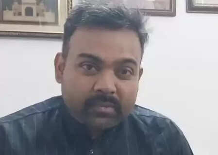 राहुल गांधी के मुंह से संविधान की बात अच्छी नहीं लगती है: गुरु प्रकाश पासवान