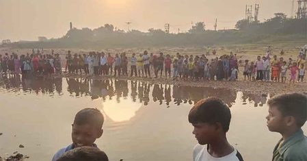 झारखंड : प्रतियोगी परीक्षा की तैयारी करने वाले युवक का शव नदी से बरामद, जांच में जुटी पुलिस