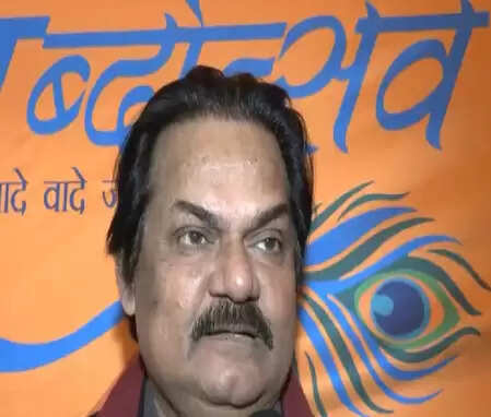 दिल्ली शब्दोत्सव 2026: अखिलेंद्र मिश्रा की हिंदी सिनेमा के लेखकों को सलाह, अच्छी फिल्मों के लिए पढ़ना जरूरी