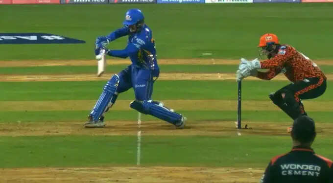 MI vs SRH Highlights: पवेलियन लौटे बल्लेबाज को कुर्सी से वापस बुलाया, देखते रह गई हैदराबाद की टीम, आईपीएल में और क्या क्या देखना बाकी