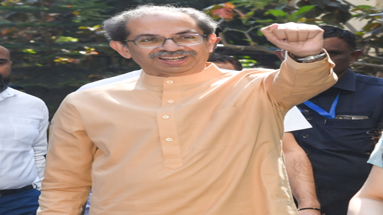 महाराष्ट्र में कर्जमाफी के दावों और जमीनी हकीकत में बड़ा अंतर, शिवसेना (यूबीटी) ने सरकार पर साधा निशाना