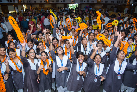 सीबीएसई 12वीं बोर्ड परीक्षा में केंद्रीय विद्यालय टॉप पर, विदेशों के रिजल्ट में गिरावट