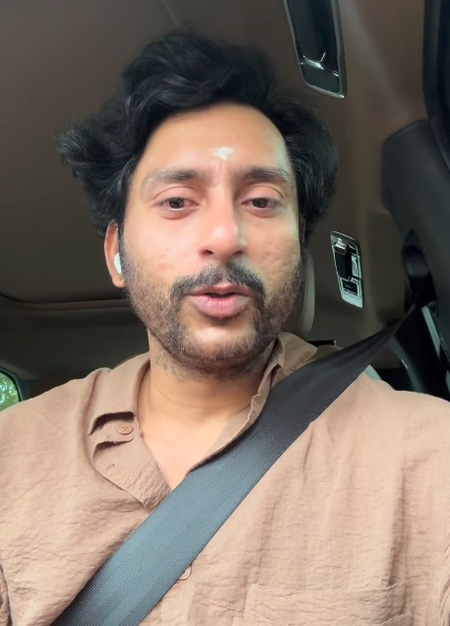 डायरेक्टर आरजे बालाजी ने फिल्म 'करुप्पु' की रिलीज में देरी के लिए फैंस से माफी मांगी