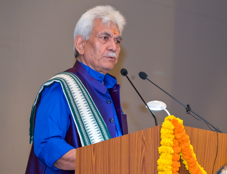 जम्मू-कश्मीर के शहीद पुलिसकर्मियों के बलिदान, कर्तव्य और वीरता को उपराज्यपाल ने किया नमन