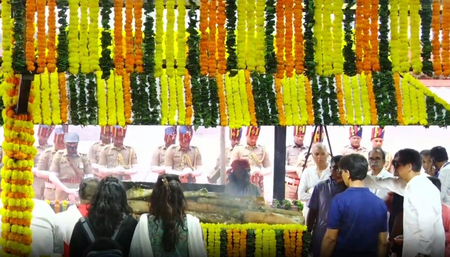 पंचतत्व में विलीन हुईं आशा ताई, बेटे ने दी मुखाग्नि