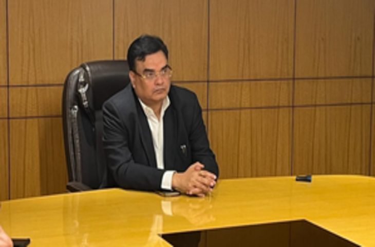 बिल्डर-बायर्स के बीच चल रहे विवाद को लेकर ग्रेनो प्राधिकरण में हुई बैठक, दी गई कड़ी चेतावनी