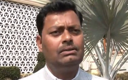 विकास देखने के लिए तेजस्वी यादव को चश्मे की जरूरत: लखेंद्र पासवान