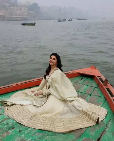 'मैंने प्यार किया' फेम भाग्यश्री पर चढ़ा बनारस का रंग, गंगा घाट से शेयर कीं खूबसूरत तस्वीरें