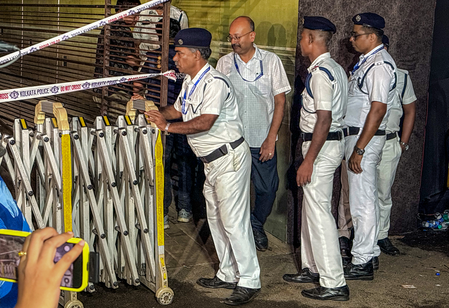 कोलकाता भगदड़: सीसीटीवी फुटेज में पुलिस की बातों को अनसुना कर रहे थे श्रद्धालु