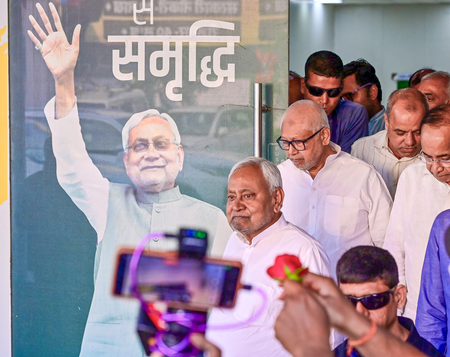 बिहार: नीतीश कुमार ने पटना में जदयू कार्यालय का अचानक दौरा किया