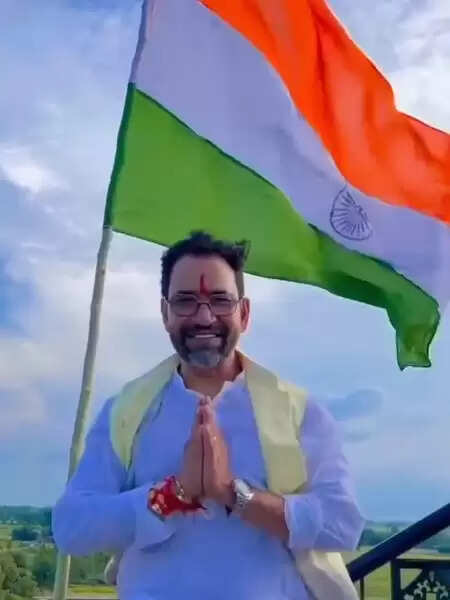 बिहार: राहुल के पोस्ट पर निरहुआ का तंज, कहा- 'गिद्ध के मनाने से गाय नहीं मरती'