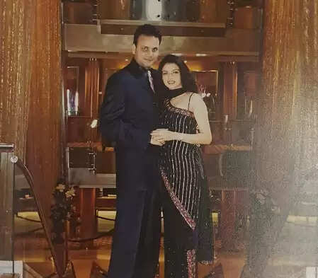 शादी की 37वीं सालगिरह पर भावुक हुईं भाग्यश्री, पति हिमालय के लिए लिखा खास मैसेज