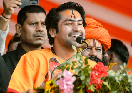 मध्य प्रदेश के छतरपुर में बागेश्वर धाम रथ यात्रा के दौरान नशे के खिलाफ युवा आंदोलन को मिली गति