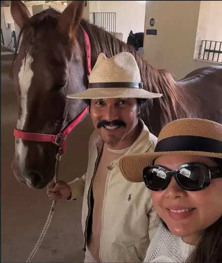 क्रिसमस वेकेशन पर रणदीप हुड्डा और लिन लैशराम, घोड़ों और खूबसूरत नजारों के बीच मनाया जश्न