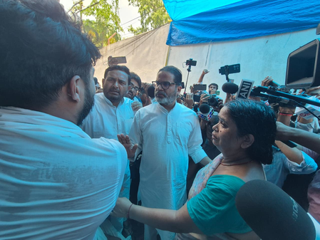बिहार : बंटी यादव के परिजनों से मिले प्रशांत किशोर; न्याय दिलाने का दिलाया भरोसा, दोषियों पर कार्रवाई की मांग