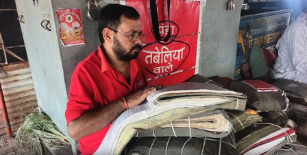 पितृपक्ष से पहले प्रयागराज का पंडा समाज बही-खातों को व्यवस्थित करने में जुटा