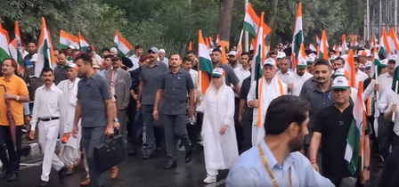 जम्मू-कश्मीर के कई जिलों में निकाली गई तिरंगा रैली, उपराज्यपाल ने बताया ऐतिहासिक दिन