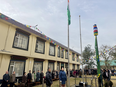 निर्वासित तिब्बतियों ने भारत का 77वां गणतंत्र दिवस मनाया