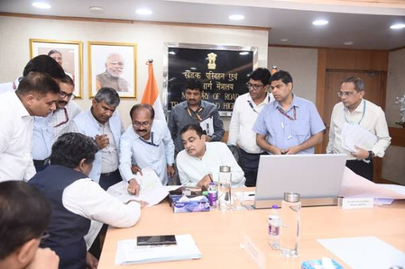 महाराष्ट्र में नए हाईवे प्रोजेक्ट्स से बढ़ेगी कनेक्टिविटी, नितिन गडकरी ने की समीक्षा