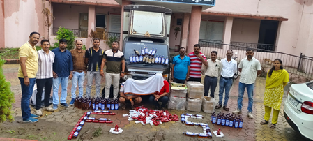 गोवा निर्मित अवैध शराब की बड़ी खेप महाराष्ट्र में बरामद, दो आरोपी गिरफ्तार, एक वाहन जब्त