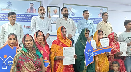 बिहार: 'अपने घर' का सपना साकार, चाबी पाकर भावुक लाभार्थियों ने सरकार को दिया धन्यवाद