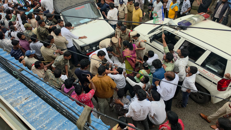 पूर्व सांसद की गिरफ्तारी के बाद वाईएसआरसीपी ने आंध्र सरकार पर विपक्ष को दबाने का लगाया आरोप
