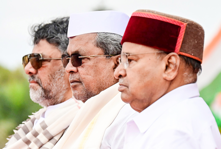 कर्नाटक : राज्यपाल ने स्वीकार किया सिद्धारमैया का इस्तीफा, फिलहाल कार्यवाहक मुख्यमंत्री बने रहेंगे