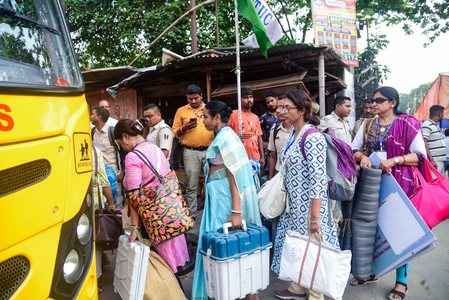 पश्चिम बंगाल में 152 विधानसभा क्षेत्रों में 23 अप्रैल को मतदान के लिए मंच तैयार