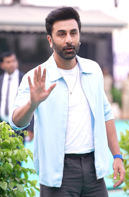 कपूर खानदान के चिराग रणबीर को भी करना पड़ा था संघर्ष, पहली फिल्म फ्लॉप होने के बाद अपनी एक्टिंग से जीता दर्शकों का दिल