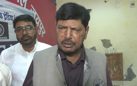 'चुनाव आयोग स्वतंत्र संस्था, सरकार का कोई हस्तक्षेप नहीं', एसआईआर विवाद पर रामदास अठावले