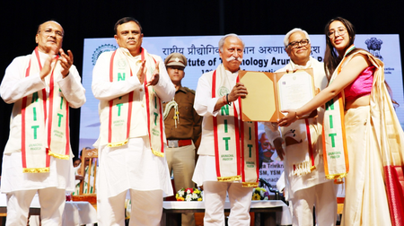 अरुणाचल प्रदेश : राज्यपाल ने नीट ग्रेजुएट्स से कहा, 'देश के बारे में सोचें, असली समस्याओं का हल निकालें'