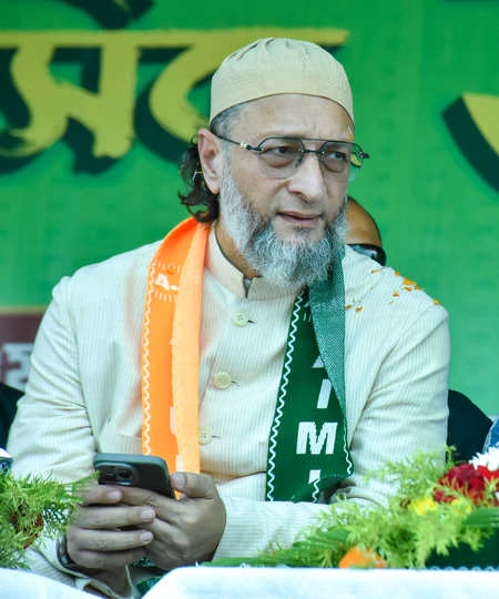 पश्चिम बंगाल की मुख्यमंत्री ममता बनर्जी का दोहरा चेहरा है: असदुद्दीन ओवैसी