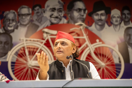 अविमुक्तेश्वरानंद प्रकरण को लेकर अखिलेश यादव का सरकार पर निशाना, चुनाव आयोग की निष्पक्षता पर भी सवाल