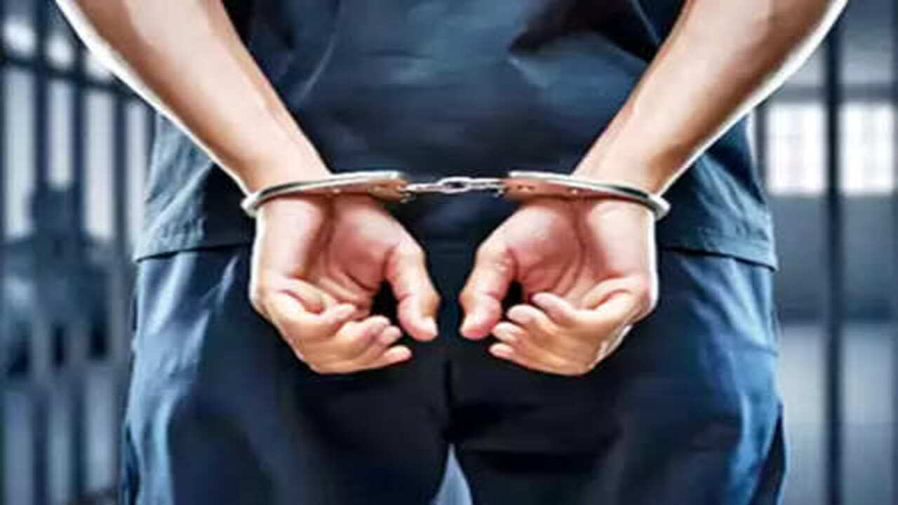 मुजफ्फरपुर: एंबुलेंस से गांजा और देसी कट्टा बरामद, चालक और टेक्नीशियन गिरफ्तार