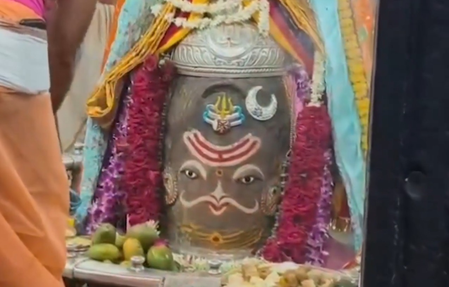 बाबा महाकाल का पवित्र भस्म से किया गया शृंगार, बड़ी संख्या में श्रद्धालुओं ने किए दर्शन
