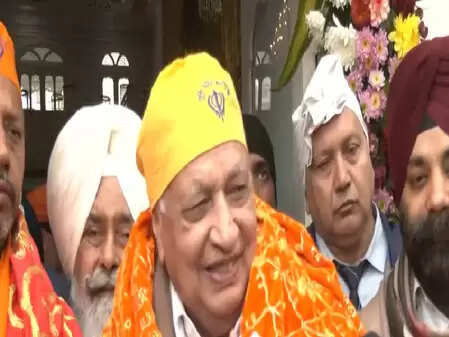 प्रकाश पर्व पर पटना साहिब में उमड़ी संगत की भीड़, राज्यपाल और भाजपा विधायक ने मत्था टेका