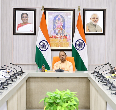 यूपी के कई जिलों में आंधी का कहर, सीएम योगी ने अधिकारियों को दिया नुकसान के आकलन का निर्देश