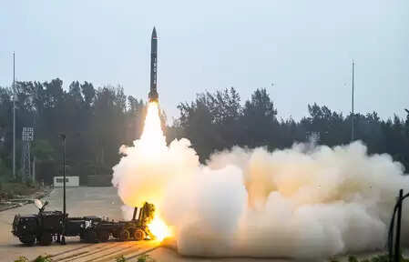 डीआरडीओ स्थापना दिवस: रक्षा मंत्री राजनाथ सिंह ने वैज्ञानिकों की 'उत्कृष्टता' को सराहा