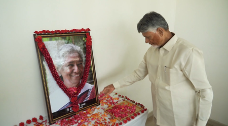आंध्र प्रदेश के मुख्यमंत्री एन. चंद्रबाबू नायडू ने एस. जानकी के निधन पर उनको श्रद्धांजलि दी