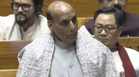 'वंदे मातरम' के साथ हुए राजनीतिक छल के बारे में सभी पीढ़ियों को जानना चाहिए : राजनाथ सिंह