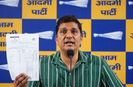 दिल्ली में 2500 रुपए की ‘मोदी गारंटी’ पर सियासत तेज, 'आप' ने उठाए सवाल