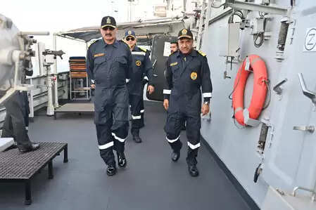 नौसेना प्रमुख द्वारा समुद्र में पूर्वी बेड़े की परिचालन तैयारियों की समीक्षा